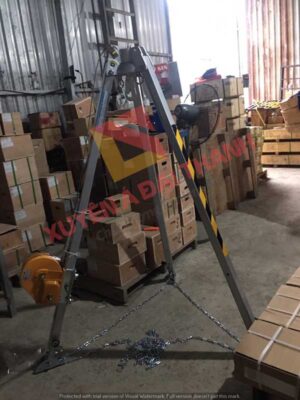 gia-cuu-ho-3-chan-dung-kem-hop-day-chong-roi-haru