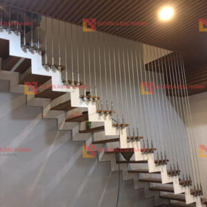 tang-do-day-cap-treo-cau-thang-co-dam-bao-toan