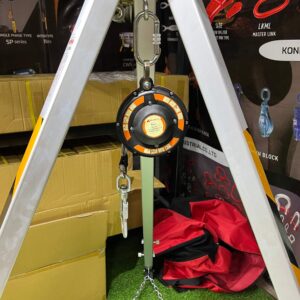 Tời Adela RT-250 sử dụng cùng Hộp dây chống rơi tự rút