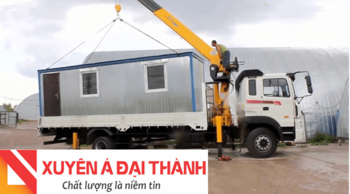 Cáp thép chầu bấm chì kết hợp với xe cẩu để nâng hàng hoá nặng