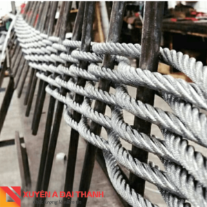 Cáp thép mạ kẽm lõi bố được dùng để cố định vật tư ở công trình